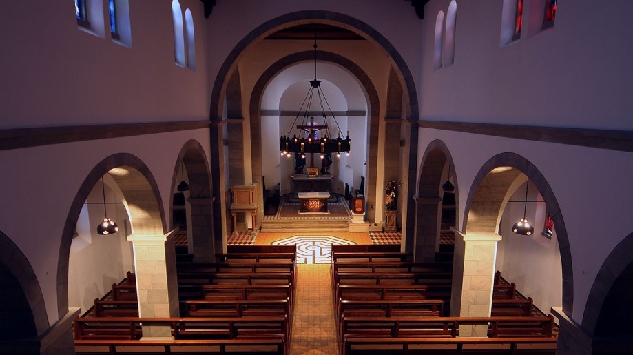 Innenraum der Jakobuskirche in Hohenberg